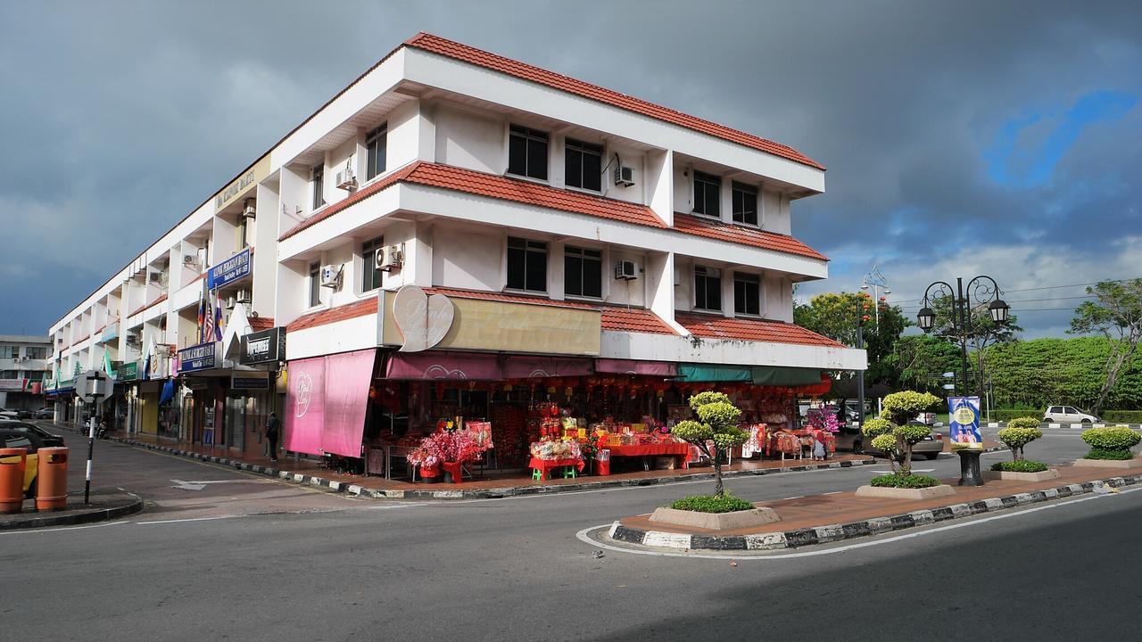 Transit Hotel Labuan Exteriör bild