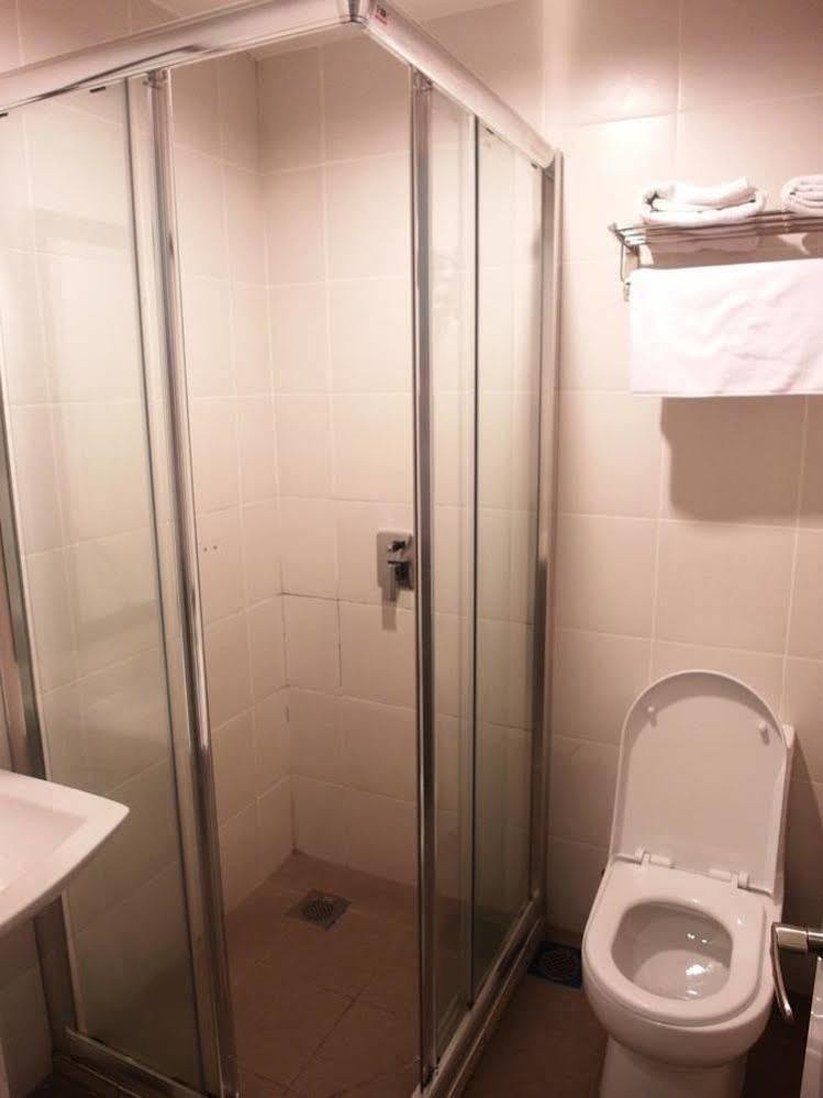 Transit Hotel Labuan Exteriör bild